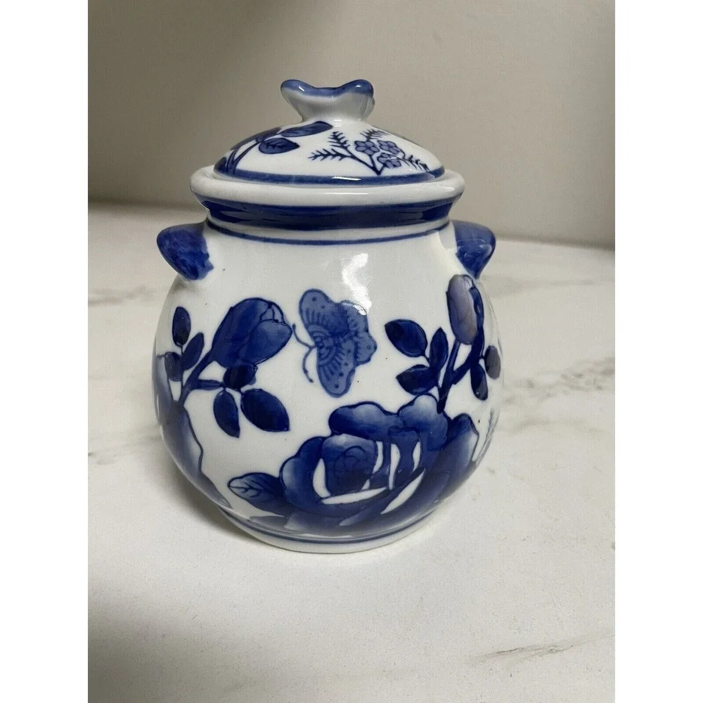 Blue & White Chinese Lidded Jar w Handles Roses‎ Butterflies